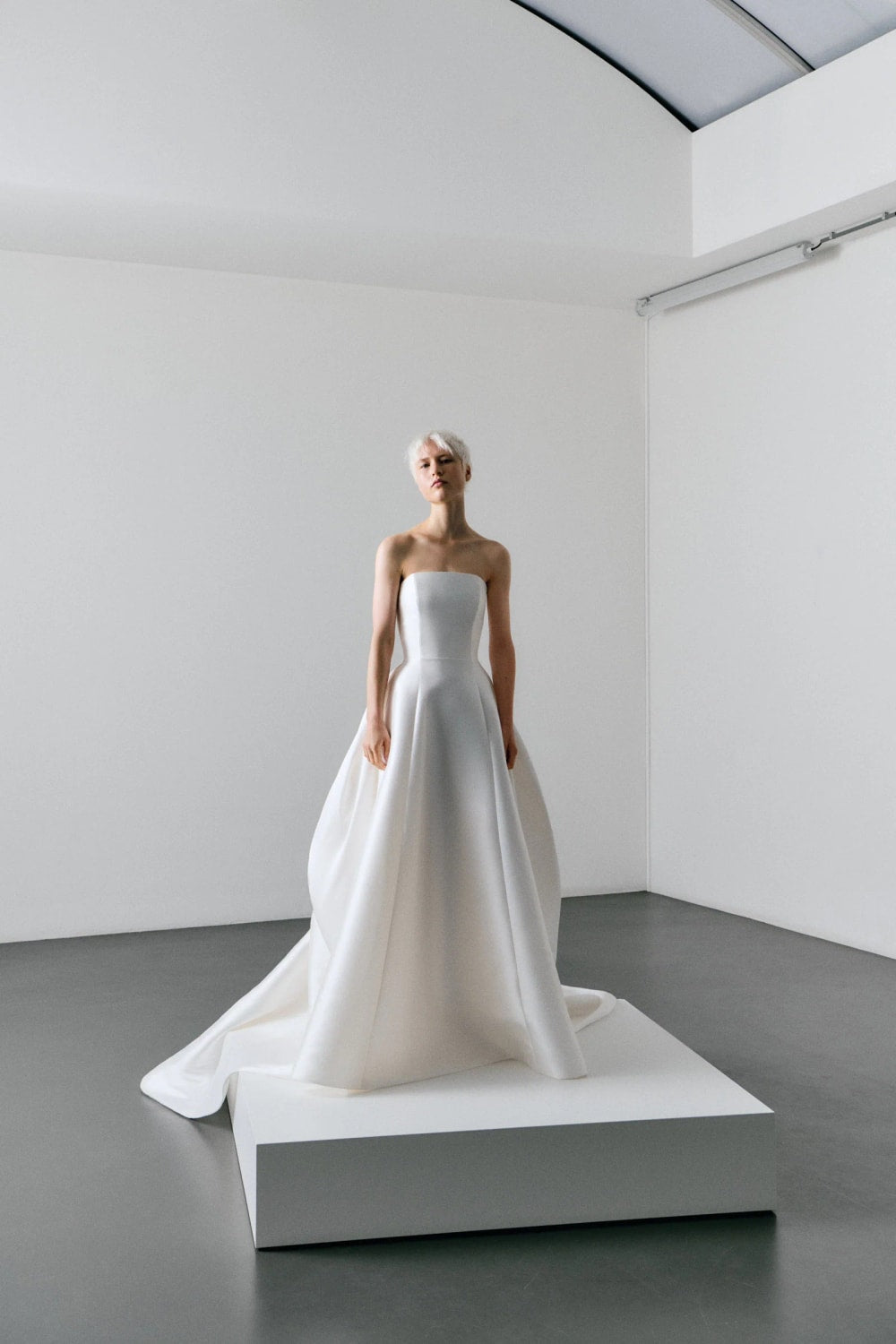 The Fairytale Drama of Viktor & Rolf Princess Gowns