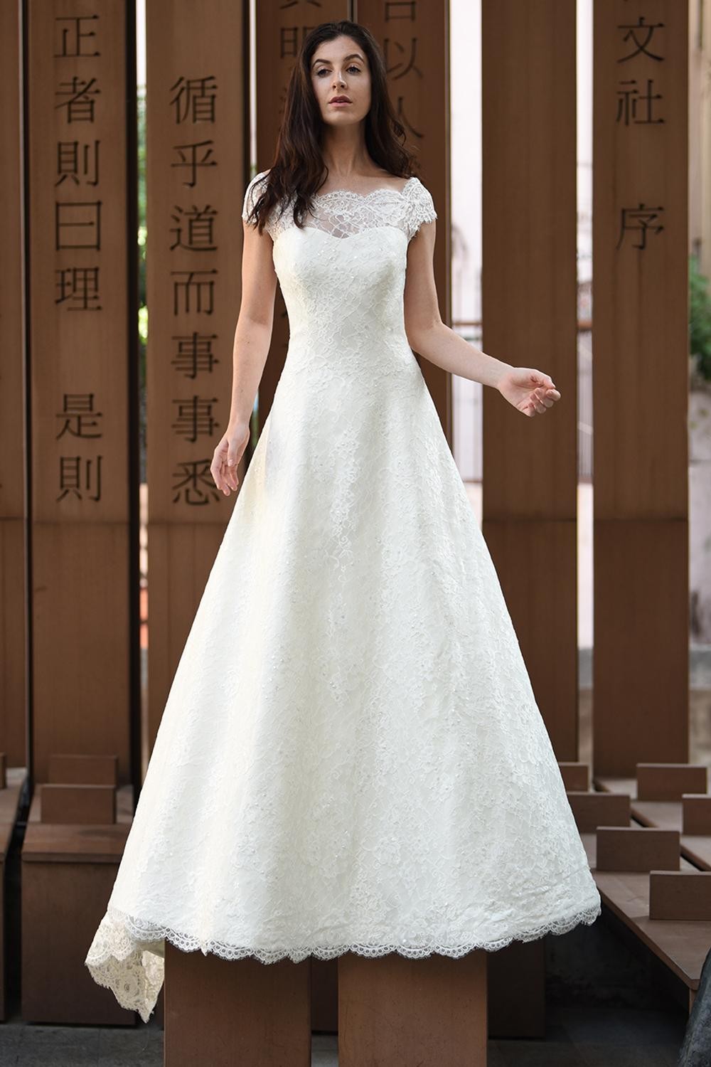 The Quiet Drama of Closed Back Bridal Style