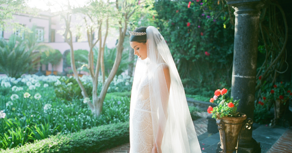 How to Find the Right Headpiece For Your Wedding Dress