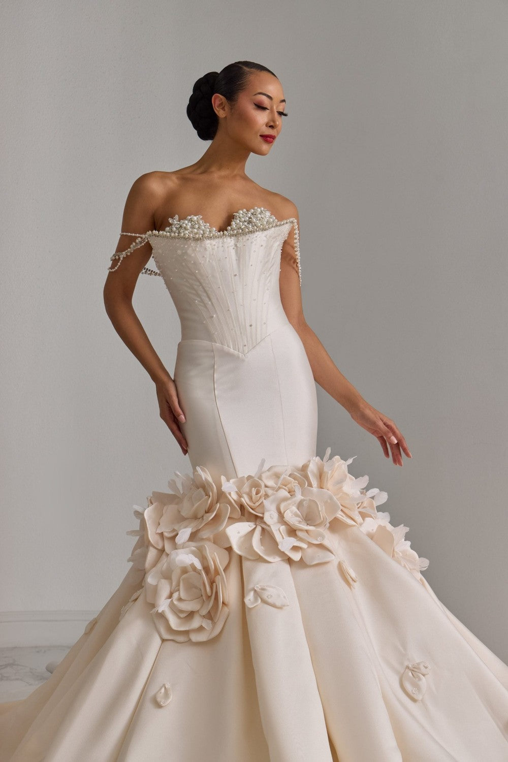 Esé Azénabor Basque Waist Dresses for a Sculpted Bridal Look