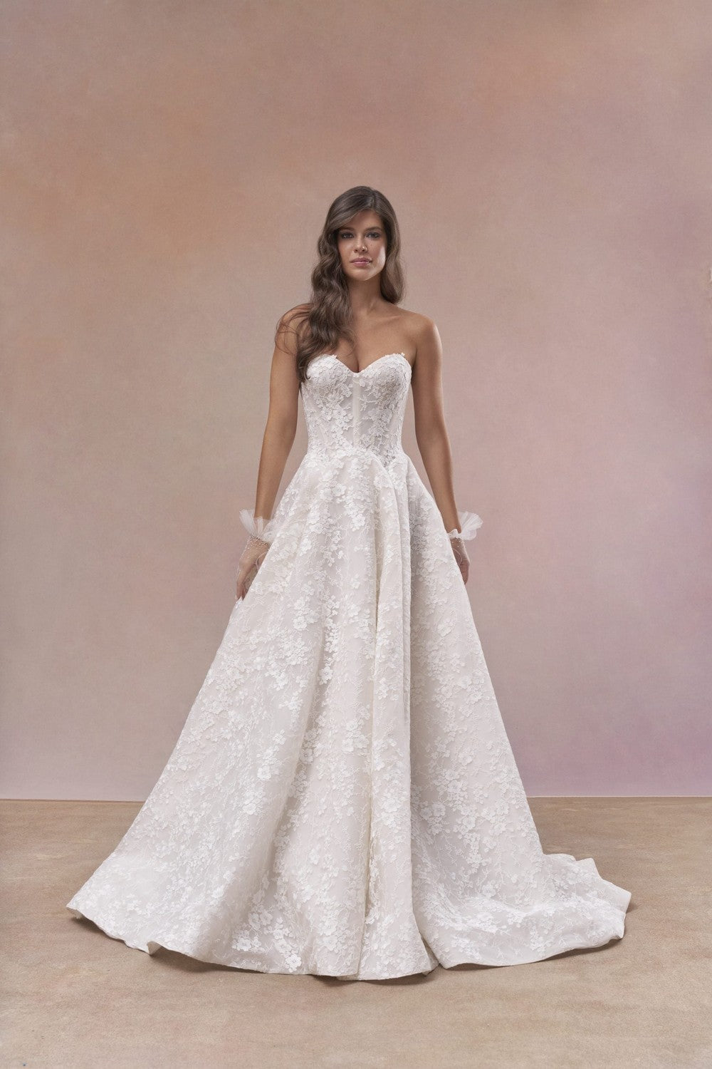 The Quiet Drama of Closed Back Bridal Style