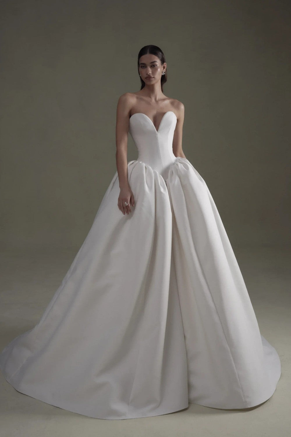 A Refined Take on Floor-Length Bridal Elegance