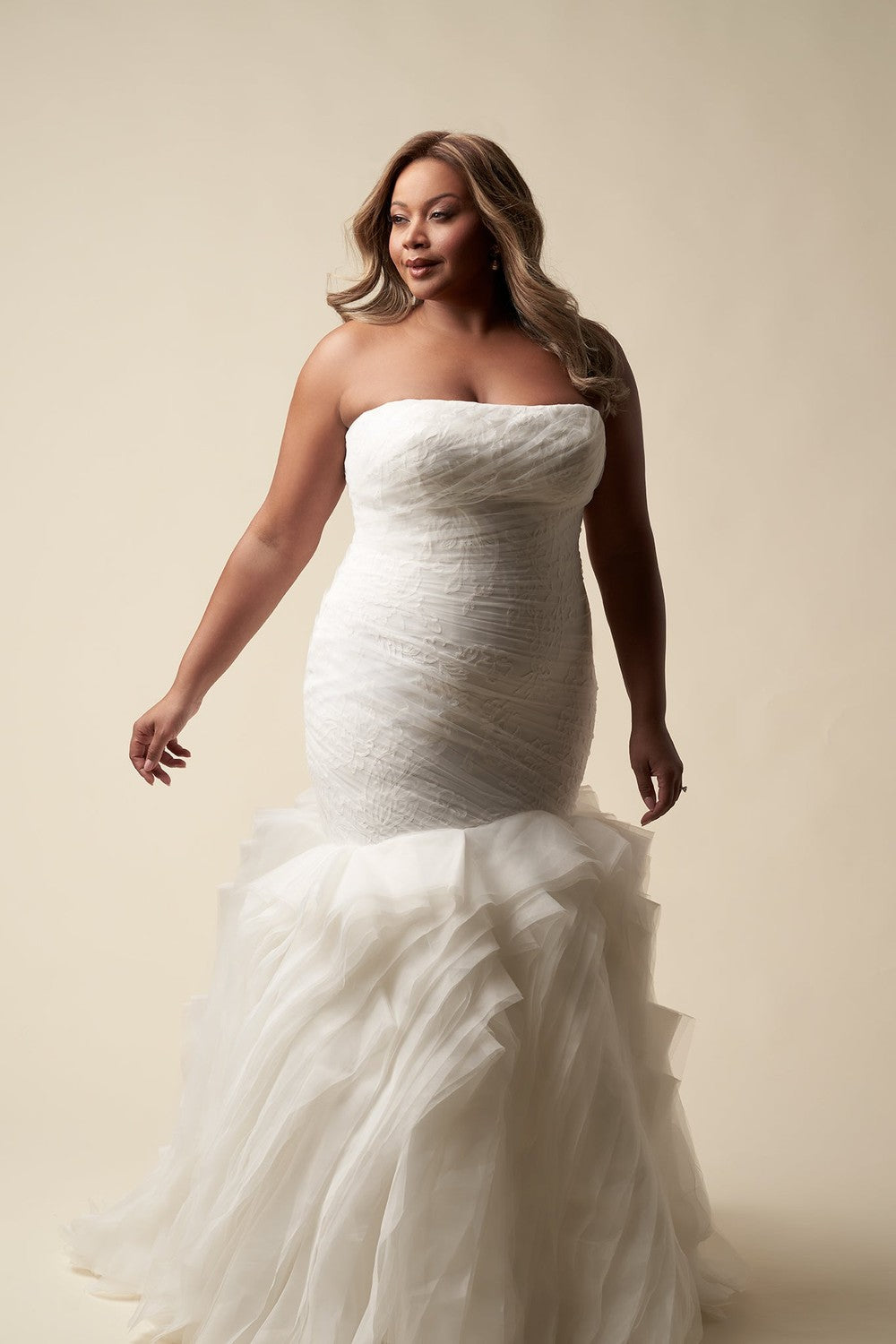 Plus-Size Romantic Strapless Mermaid Wedding Dress With Ruffled Skirt by Allure Bridals — image 2 of 4
