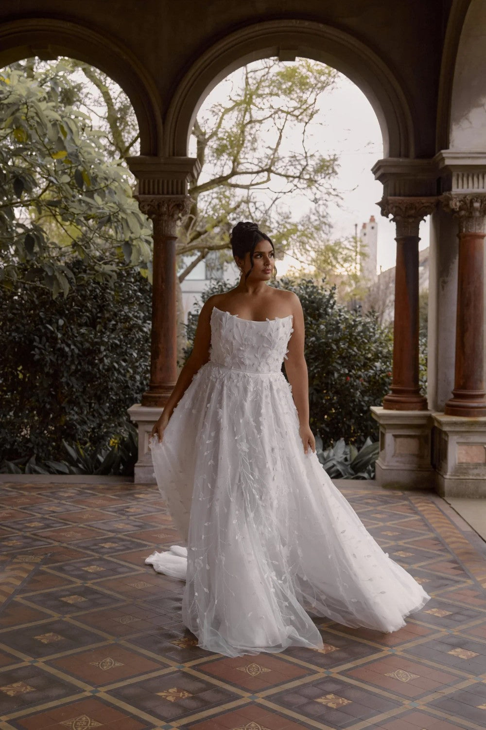 Floral Embellished A‑Line Wedding Dress by Anna Campbell — image 1 of 3