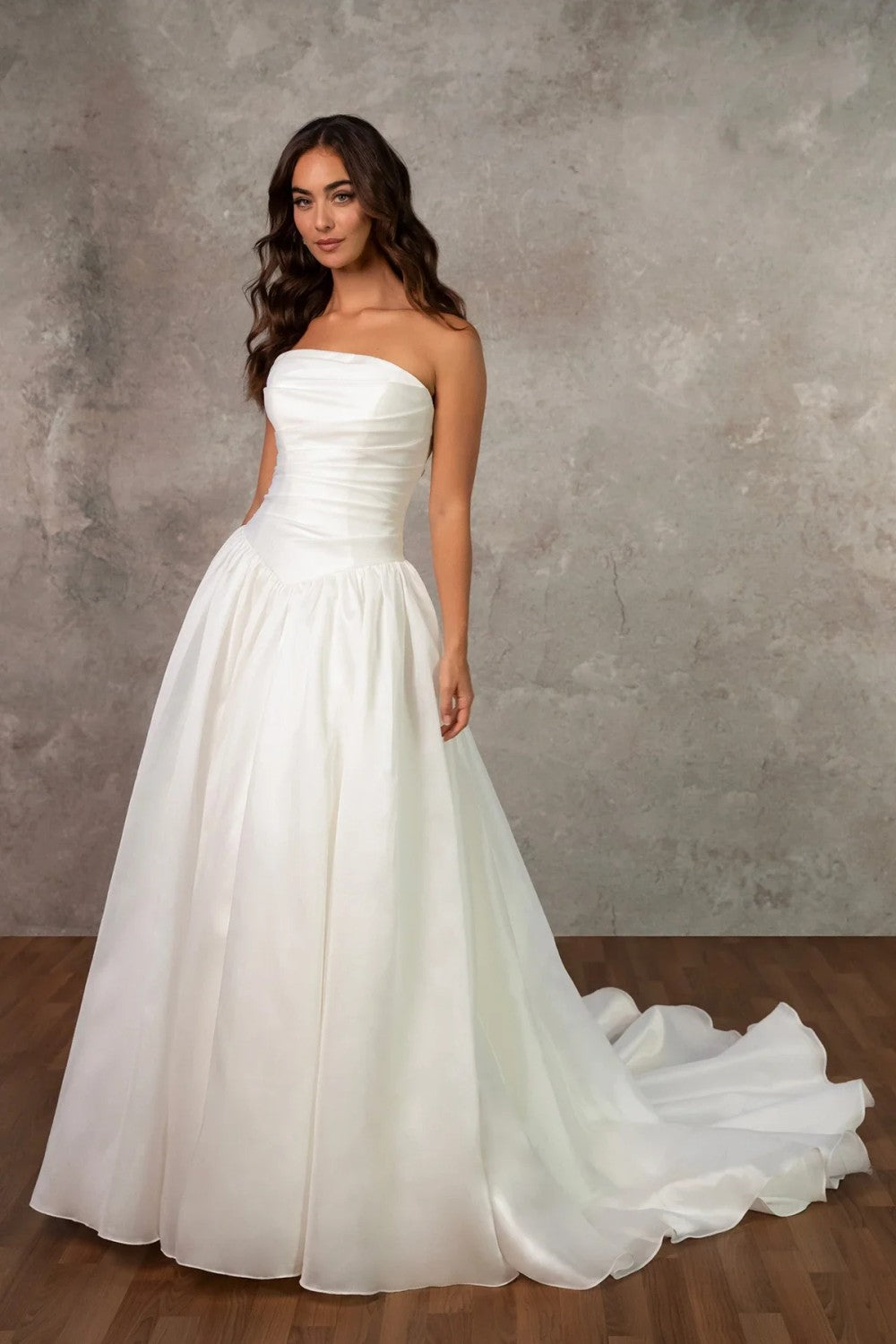 Chic And Minimalist Silk Organza Basque-Waist Ball Gown With Buttons