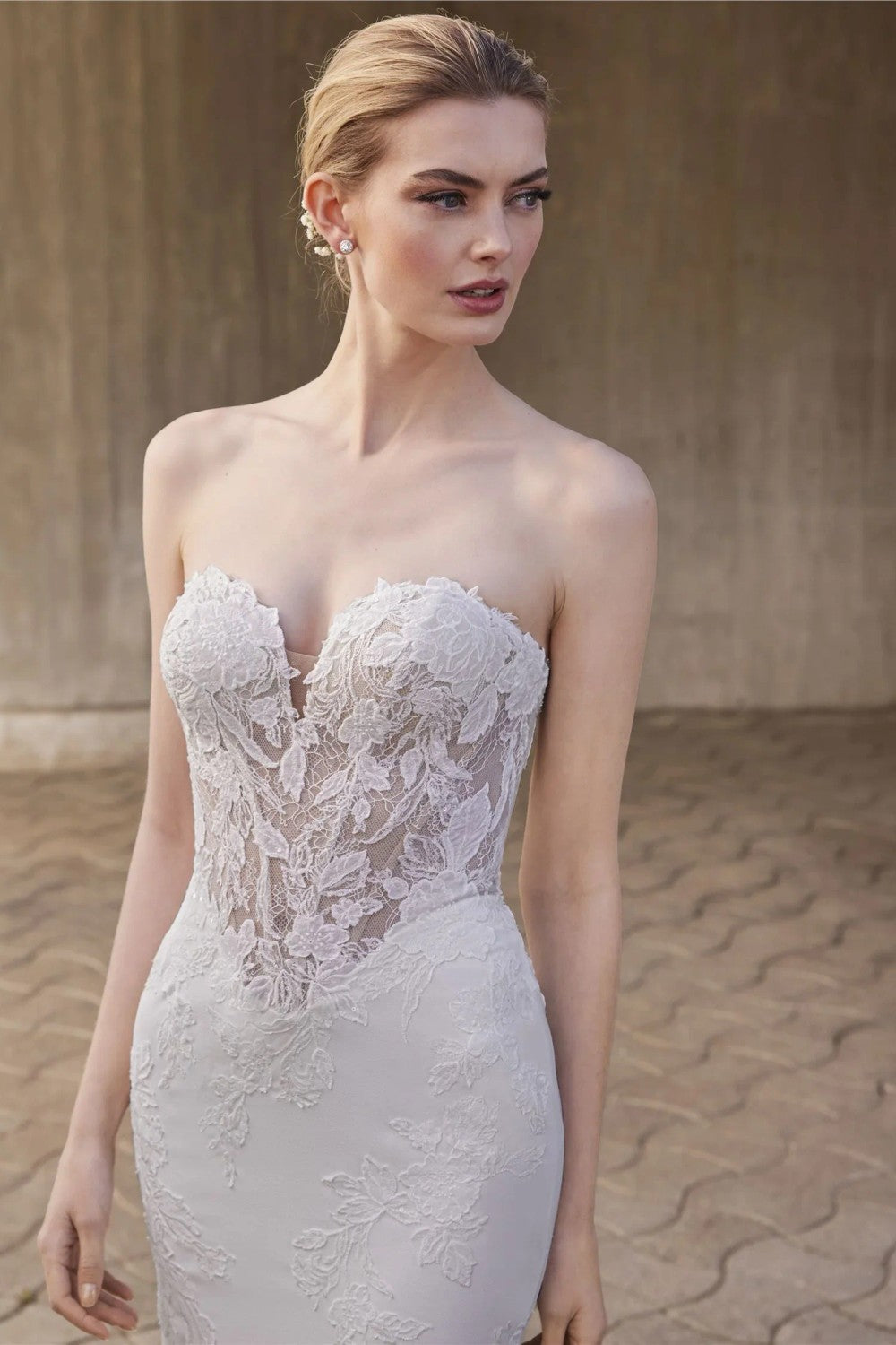 Sleek And Romantic Lace Sheath Wedding Dress With Detachable Sleeves by Pronovias — image 2 of 3