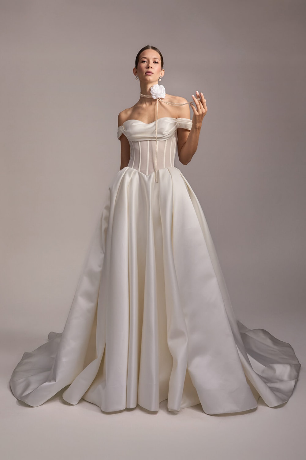 Refined Structure in Verdin Bridal Mikado