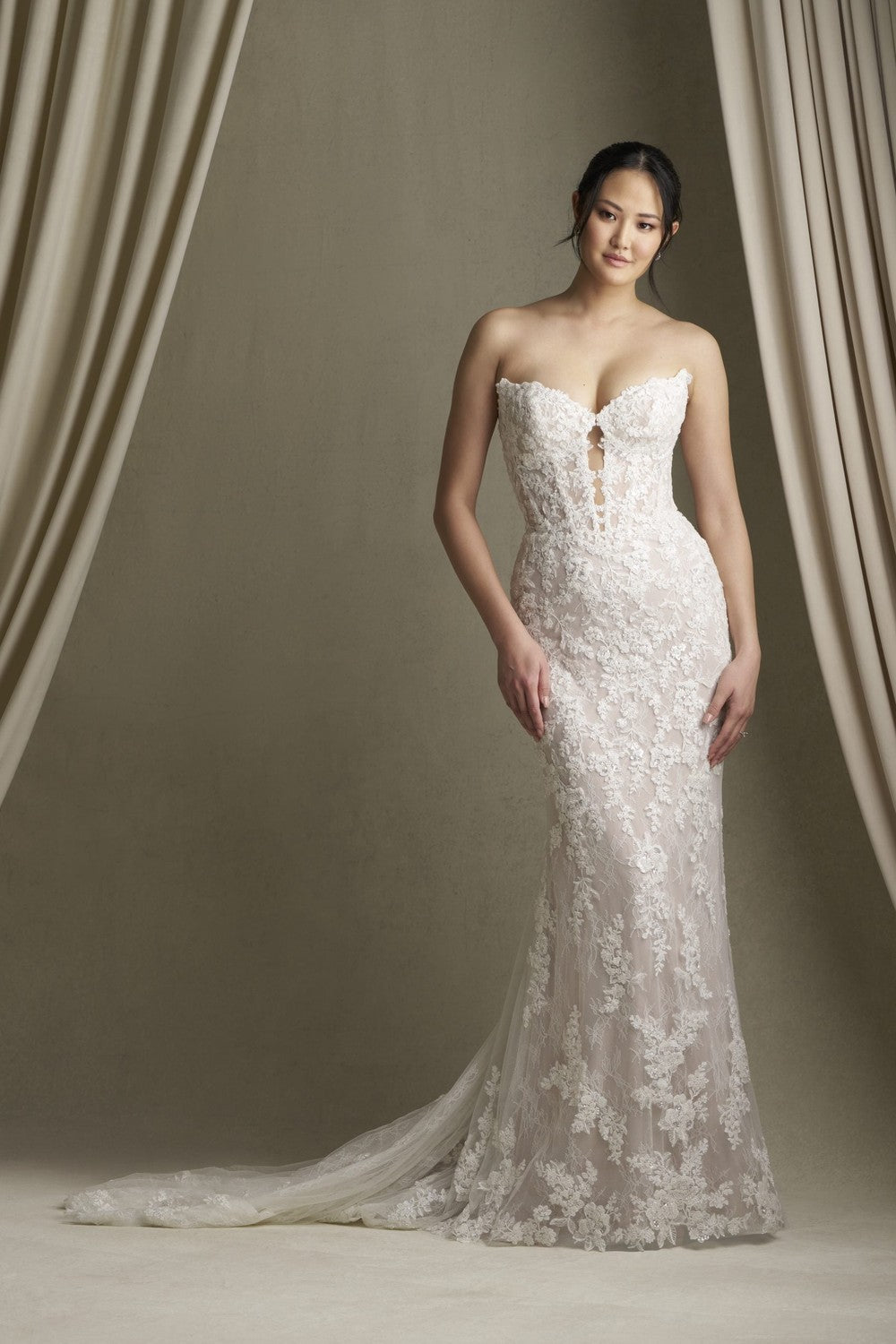 The Quiet Drama of Sheath Silhouettes