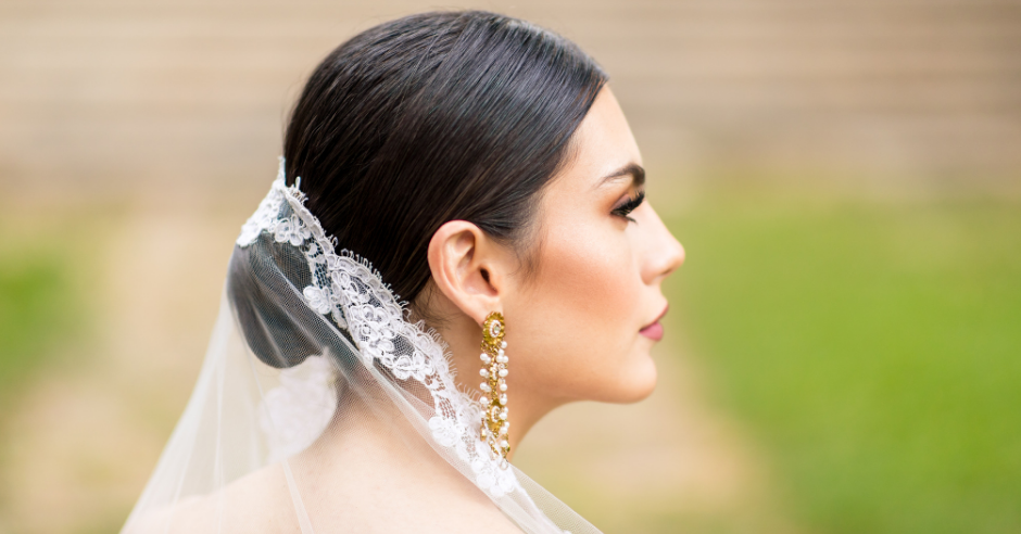 How to Find the Right Earrings For Your Wedding Dress