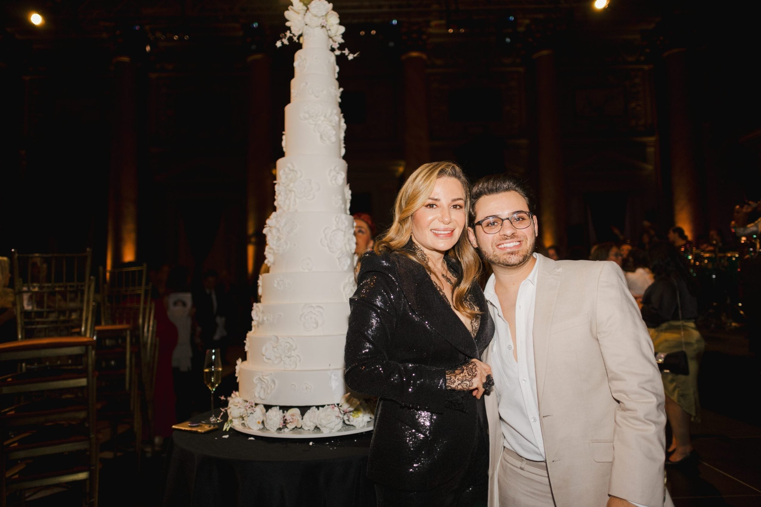 4 Tips for Matching Your Wedding Cake to Your Aisle Style