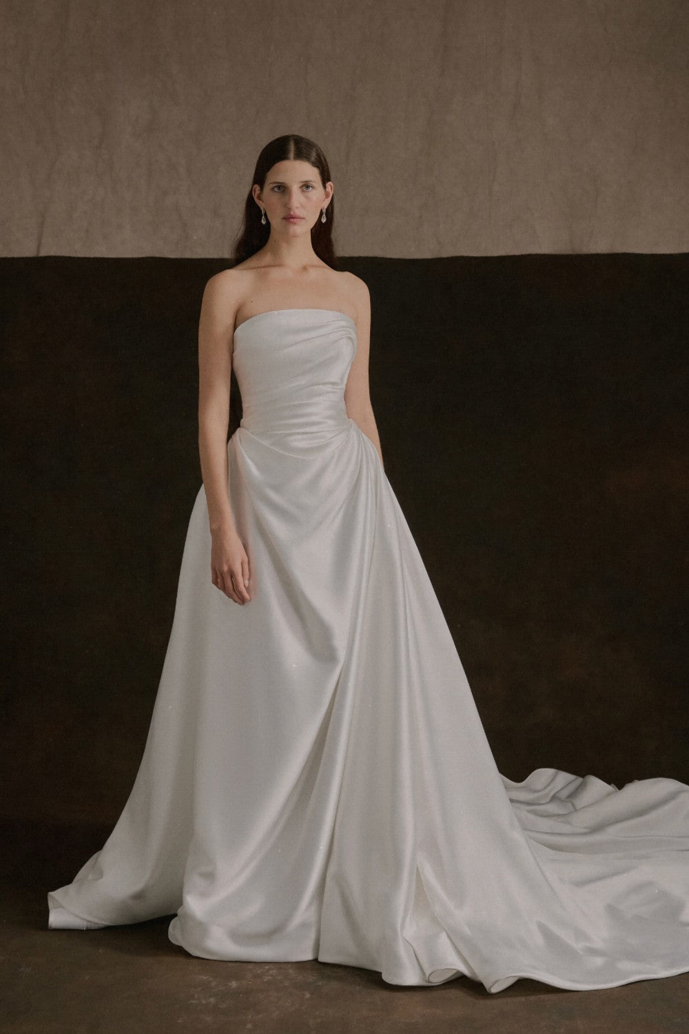 The Quiet Drama of Satin in Enaura Bridal