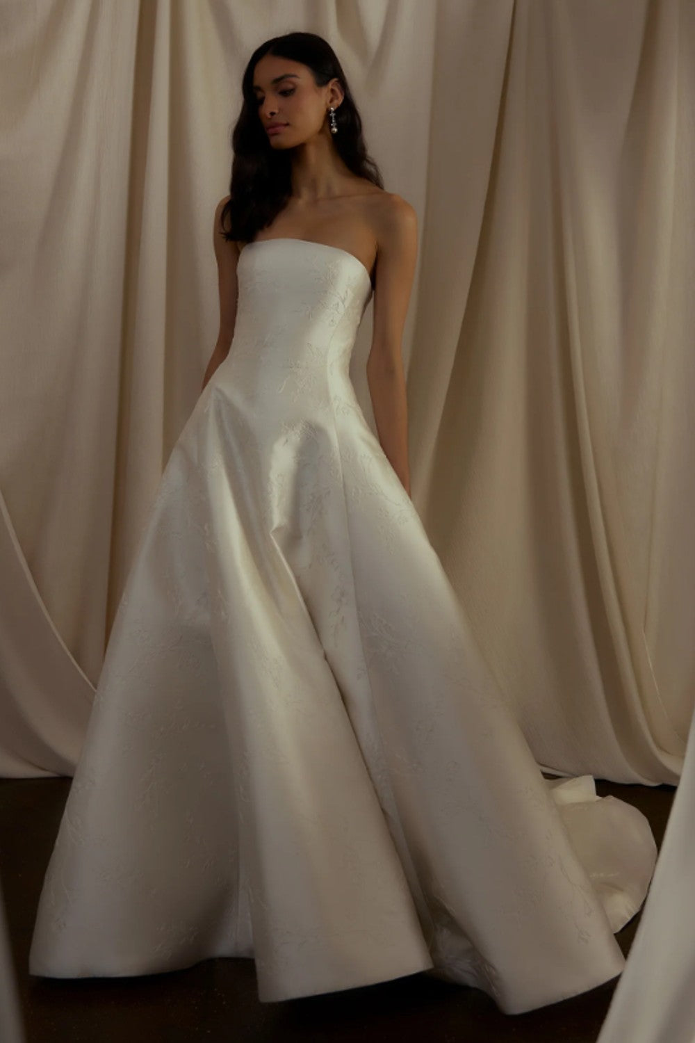 Enaura Bridal Sweep Wedding Dresses for Effortless Elegance