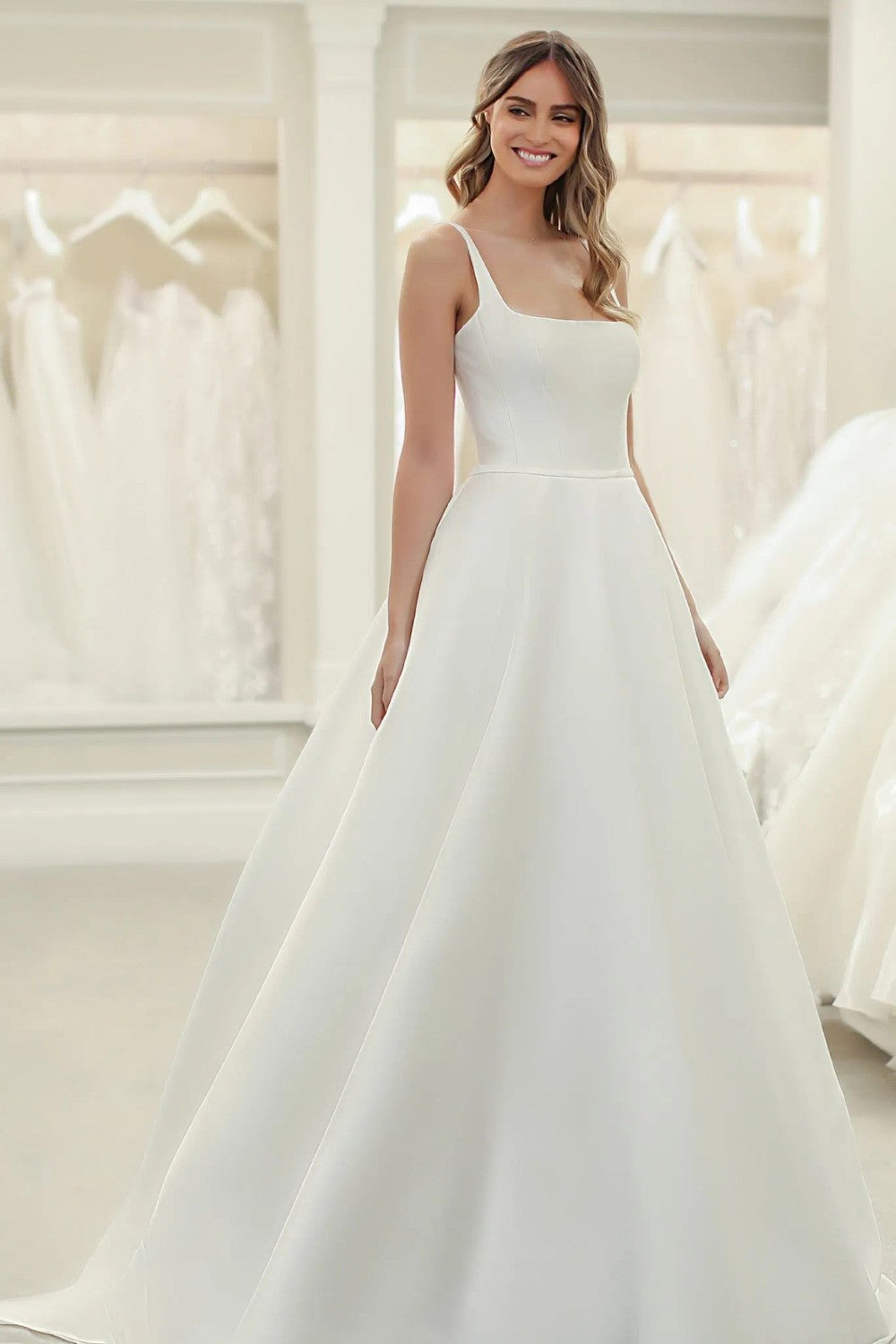 The Quiet Elegance of Michelle Roth Classic Wedding Dresses