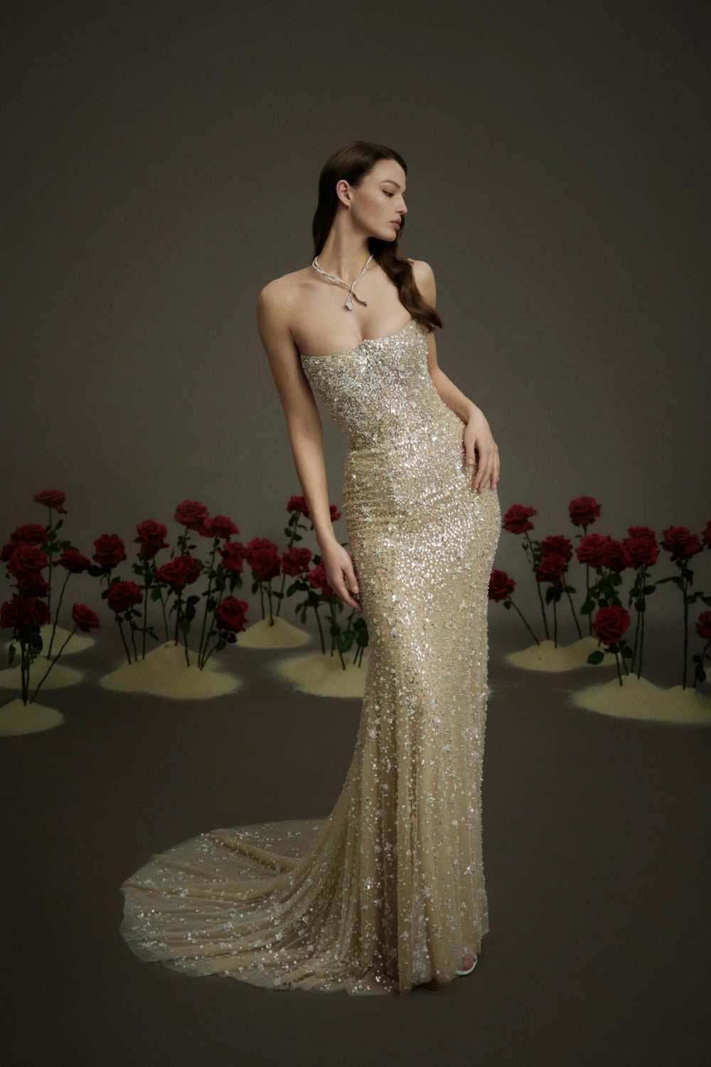 The Quiet Drama of Slim-Fitted Bridal Silhouettes