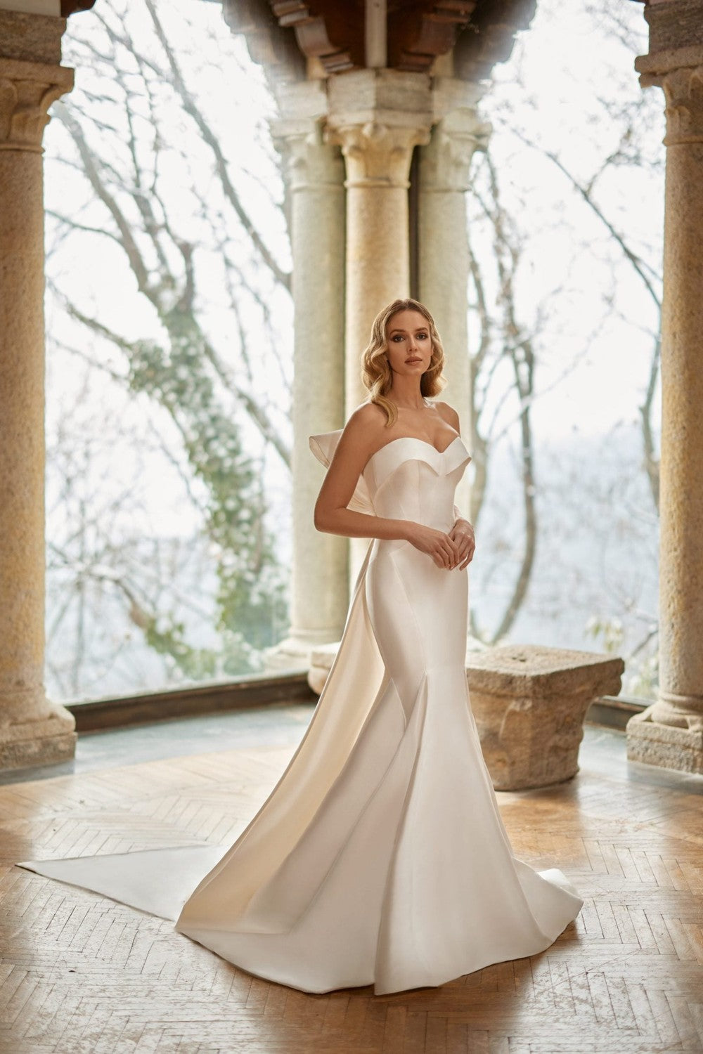 Bow Wedding Dresses with Romantic Drama