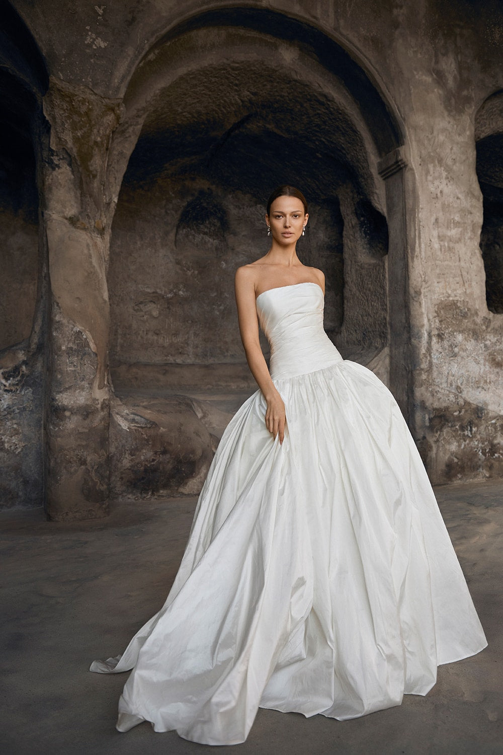 Dramatic and Structured Drop Waist A-Line Wedding Dress by Alon Livné — image 1 of 2