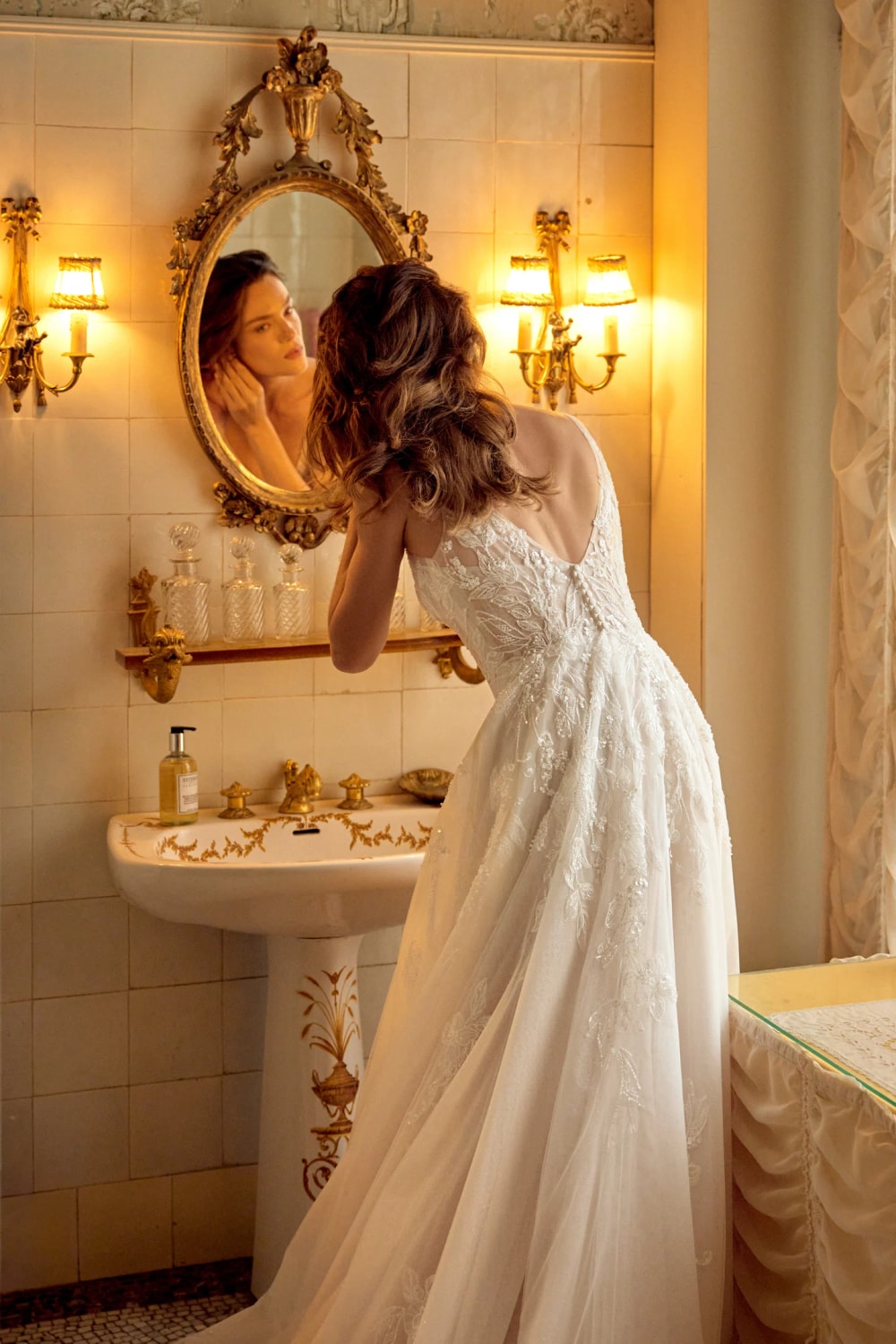 Sparkly Tulle A-Line Wedding Dress with V-Neck by Justin Alexander — image 4 of 5