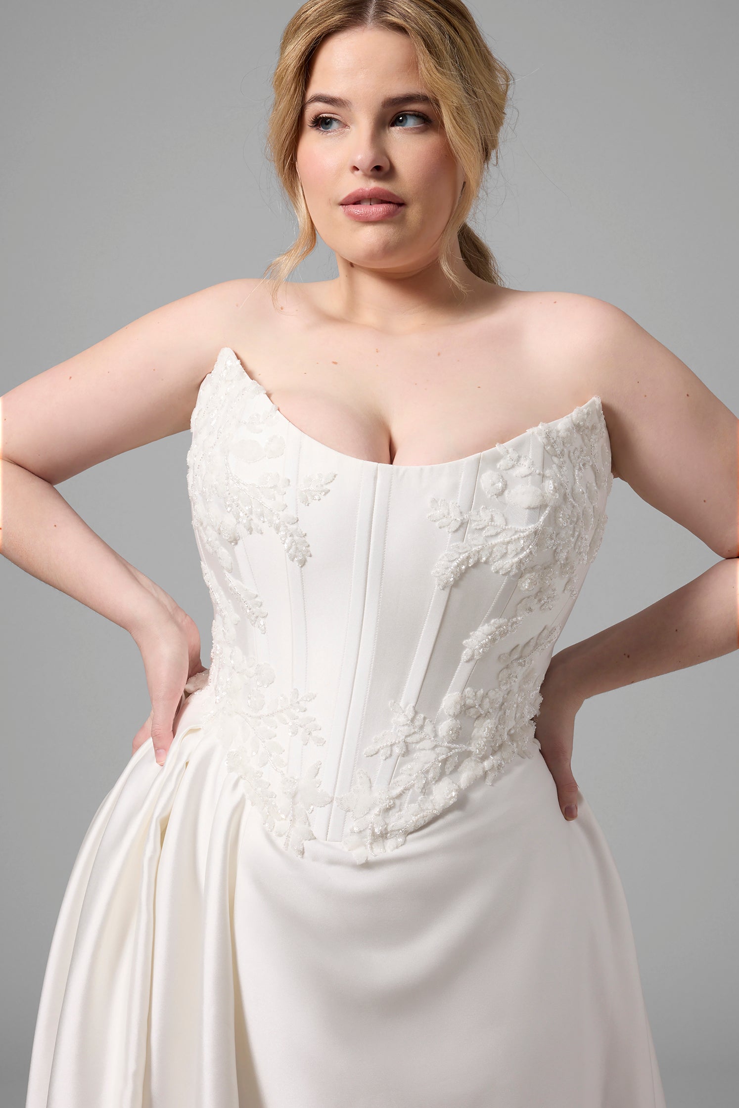 Plus-Size Modern And Elegant Embellished Satin A-Line Wedding Dress With Detachable Accessories
