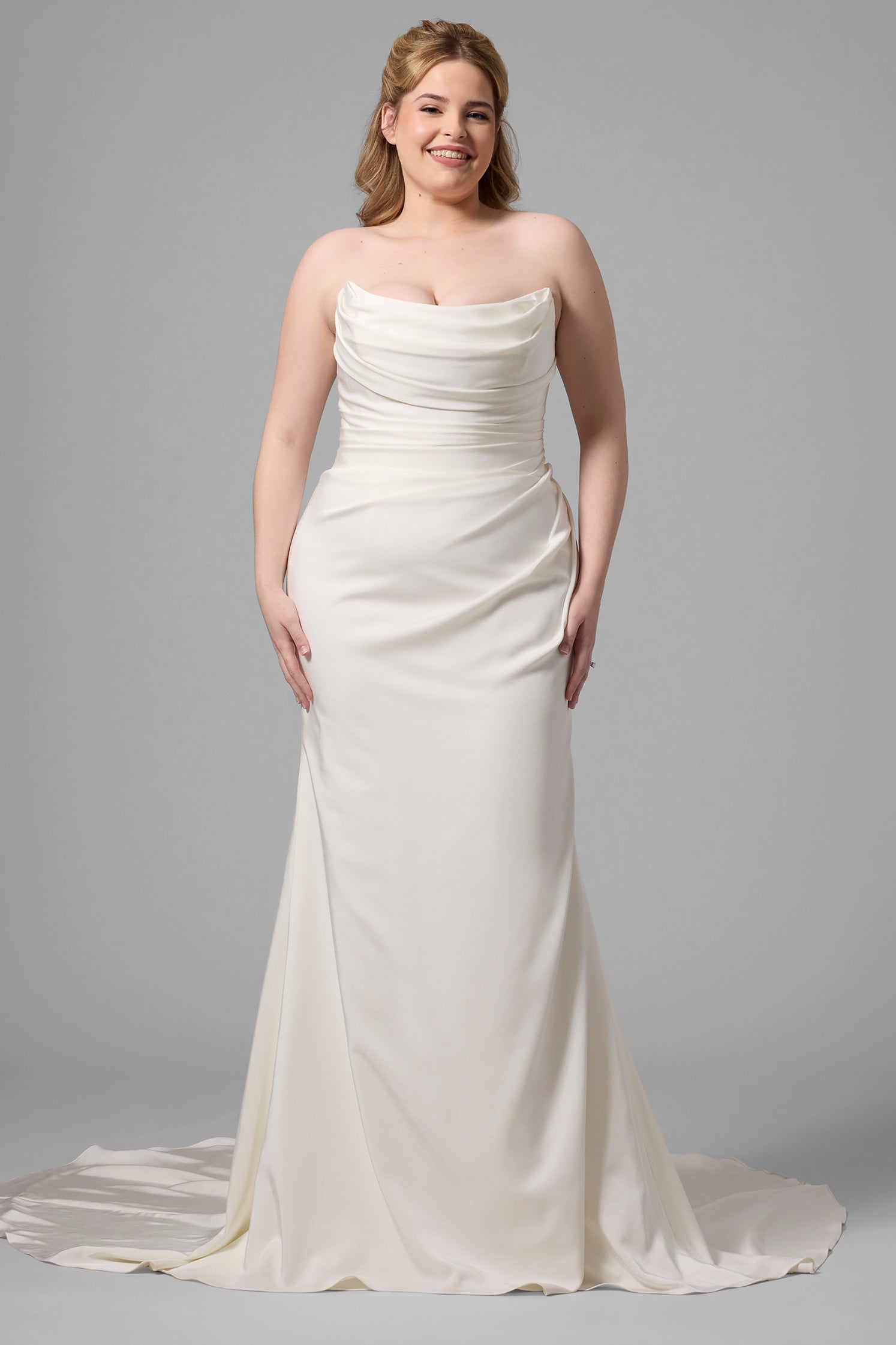 Plus-Size Minimalist Sheath Wedding Dress With Off-The-Shoulder Bows