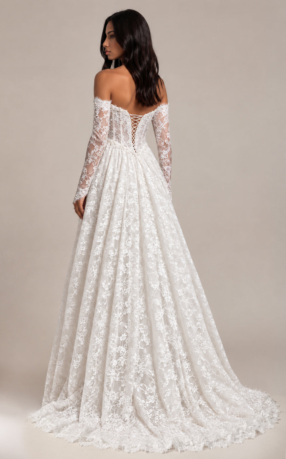 Plus-Size Romantic Lace A-Line Wedding Dress with Sweetheart Neckline