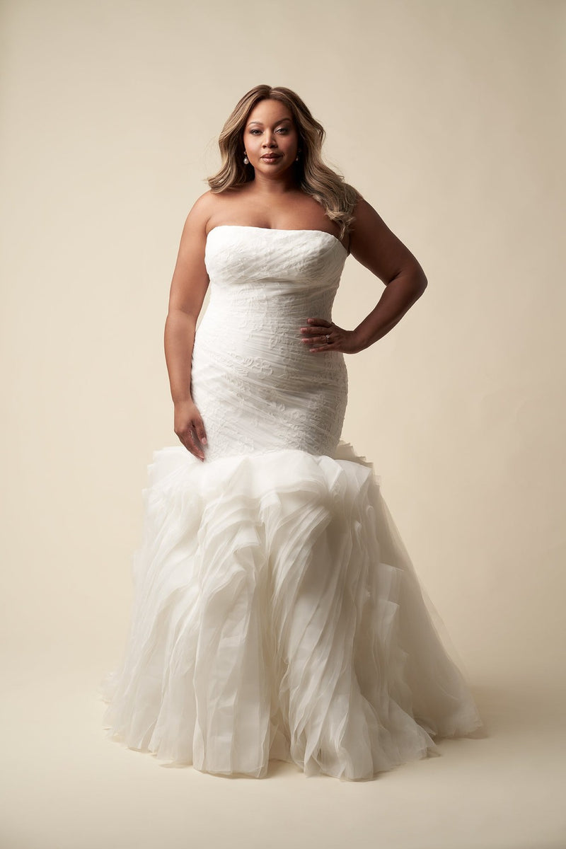 plus size bride in mermaid dress Amazon.com: Mermaid Plus Size Bridal Gowns for Women Feather Crystal Ruffles Skirt Wedding Dresses for Bride Ivory 2 : Clothing, Shoes & Jewelry
