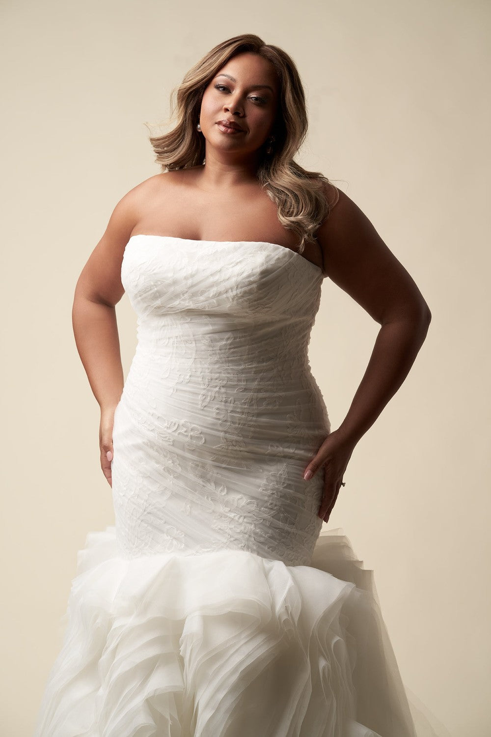 Plus-Size Romantic Strapless Mermaid Wedding Dress With Ruffled Skirt by Allure Bridals — image 3 of 4
