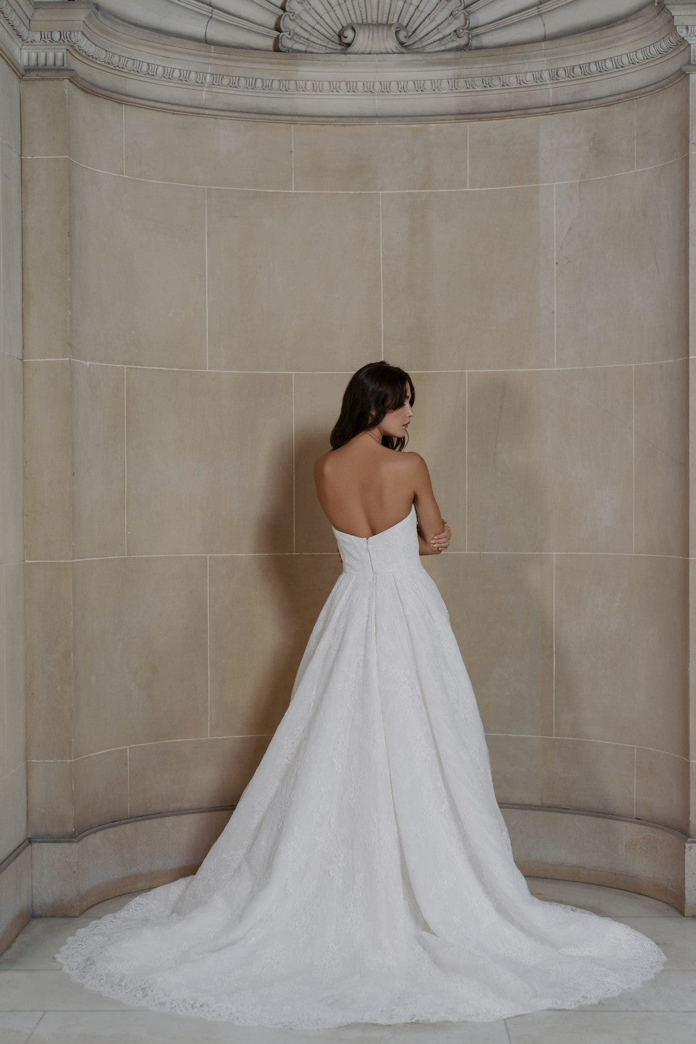Romantic And Timeless Lace A-Line Wedding Dress by Anne Barge — image 2 of 2
