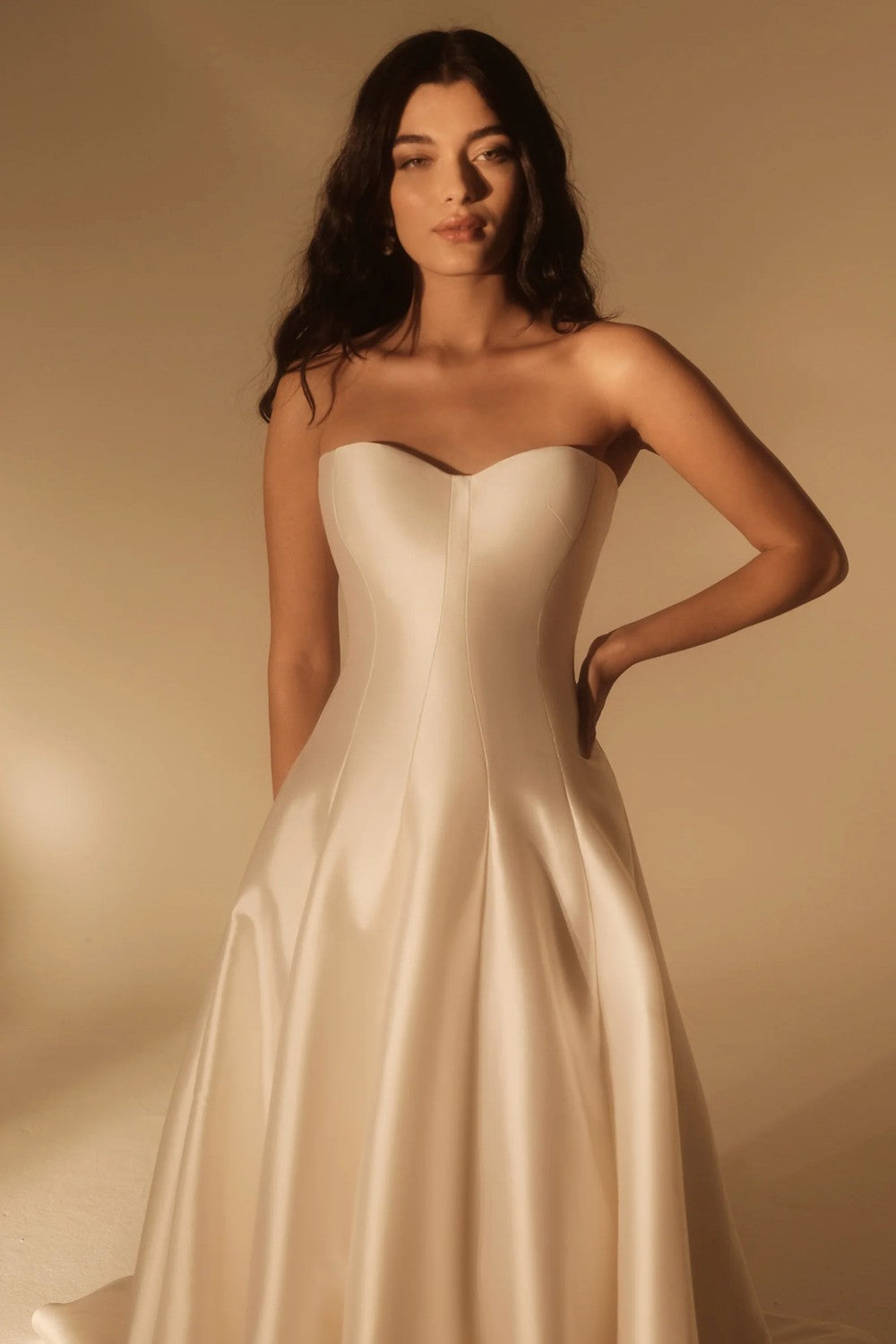 Plus-Size Modern Sweetheart A‑Line Gown With Sculpted Bodice by Enaura Bridal — image 2 of 3