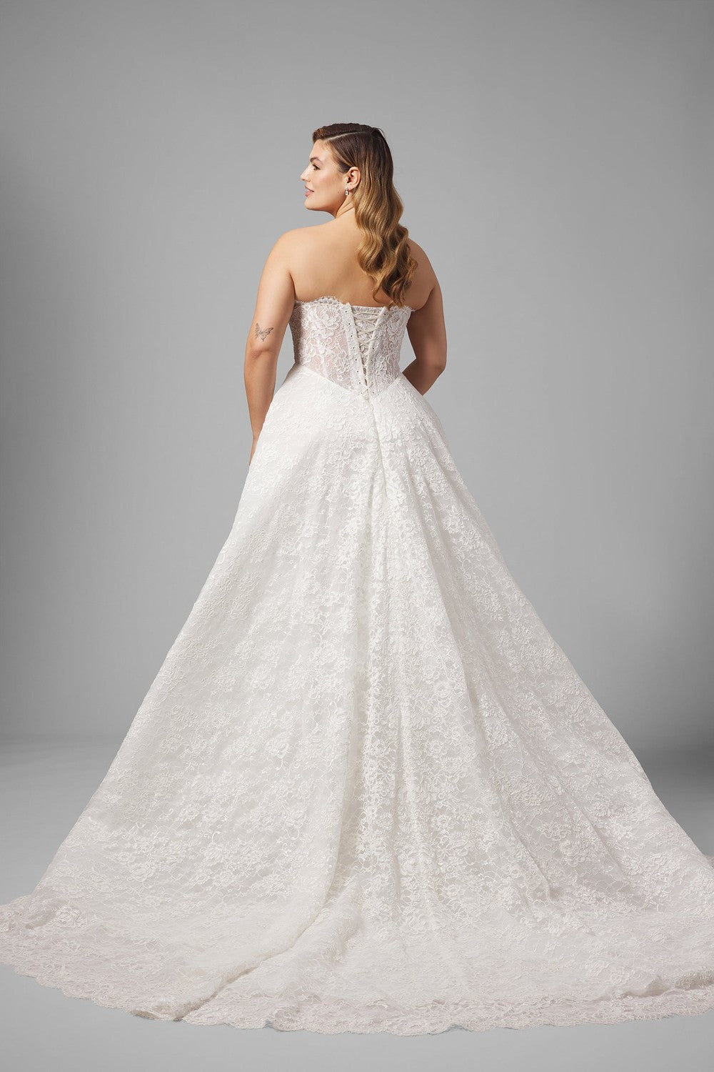 Plus-Size Romantic Basque-Waist Lace A-Line Wedding Dress