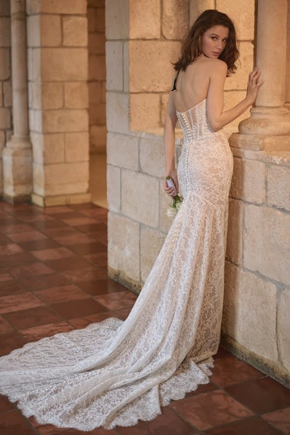 Romantic And Dramatic Sparkly Lace Fit-And-Flare Wedding Dress With  Detachable Accessories
