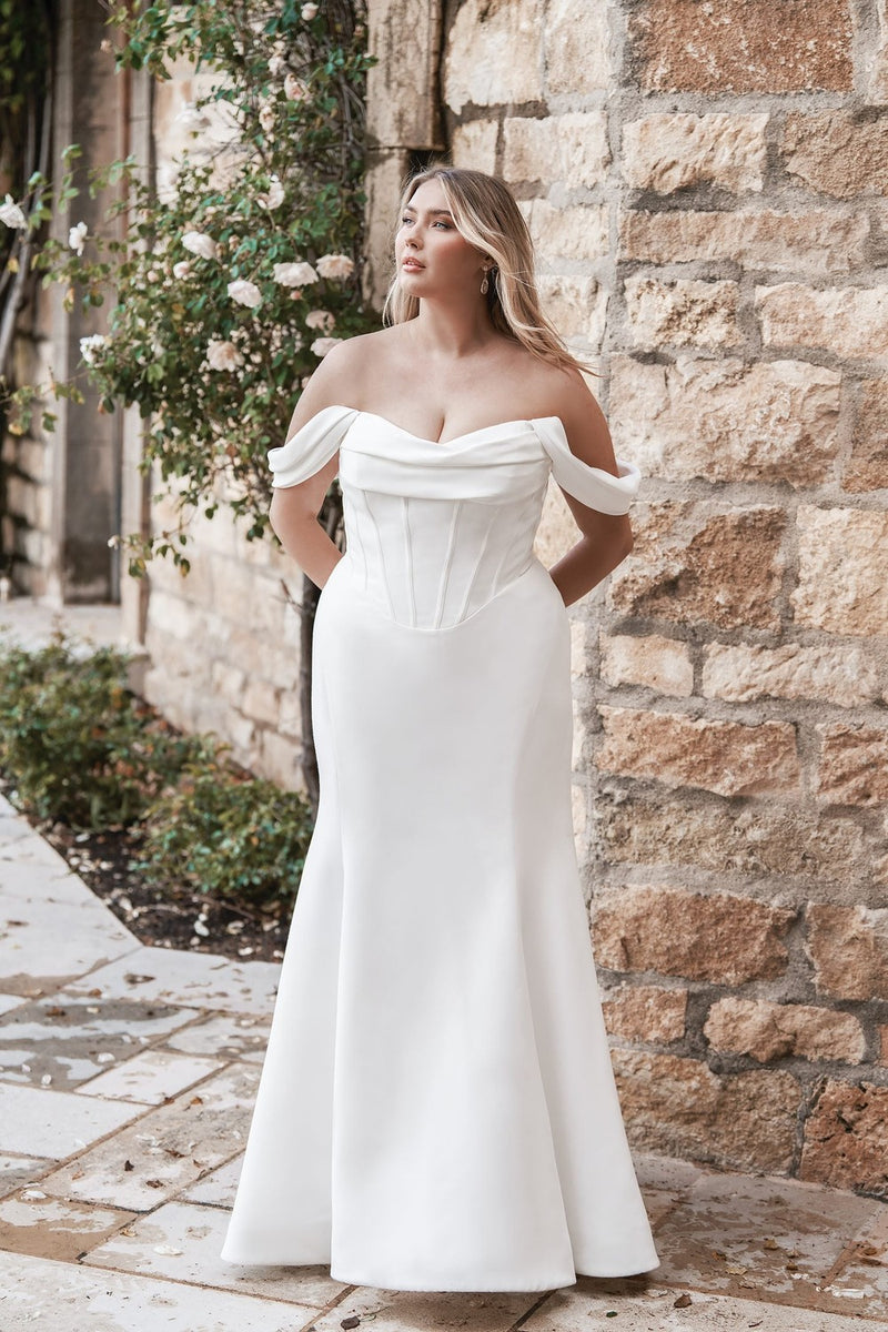 Plus-Size Sleek And Modern Basque-Waist Fit-and-Flare Wedding Dress Plus-Size Sleek And Modern Basque-Waist Fit-and-Flare Wedding Dress