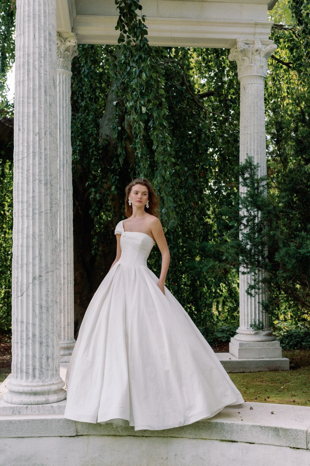 Dramatic And Timeless One-Shoulder Taffeta Ball Gown