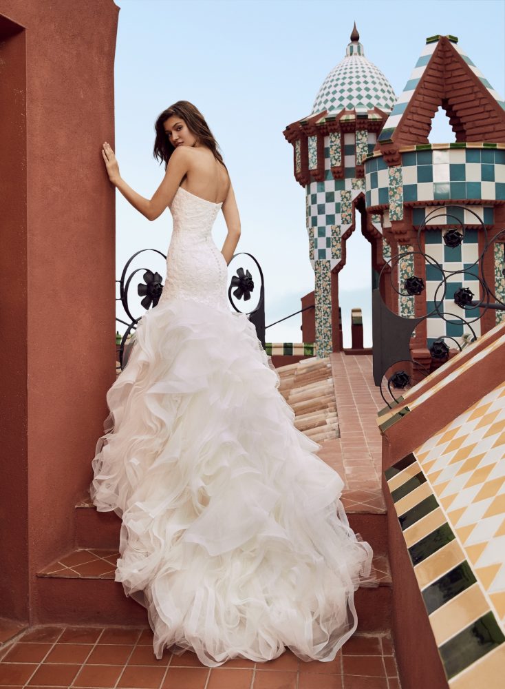 wedding dress with lace bodice and tulle skirt