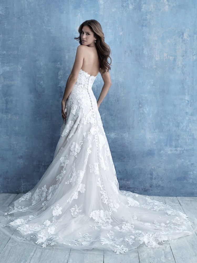 sweetheart neckline applique