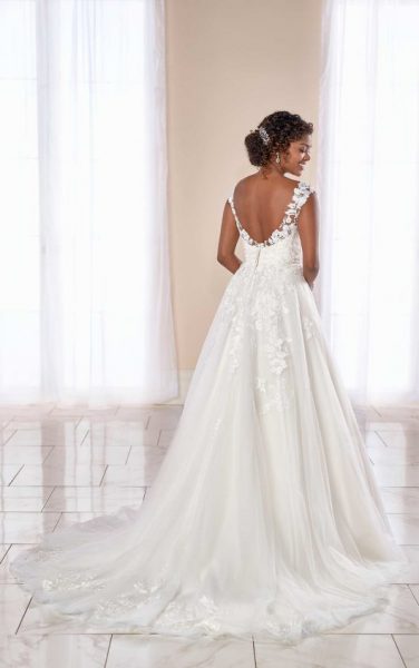 Cap Sleeve V-neck Lace Ball Gown 