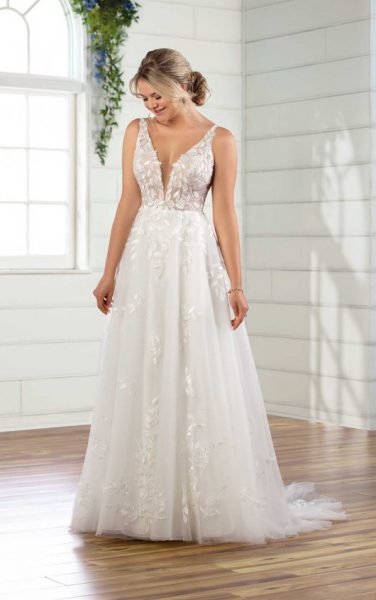 Ivory Tulle Lace V-neck Wedding Dresses With TrainMW820