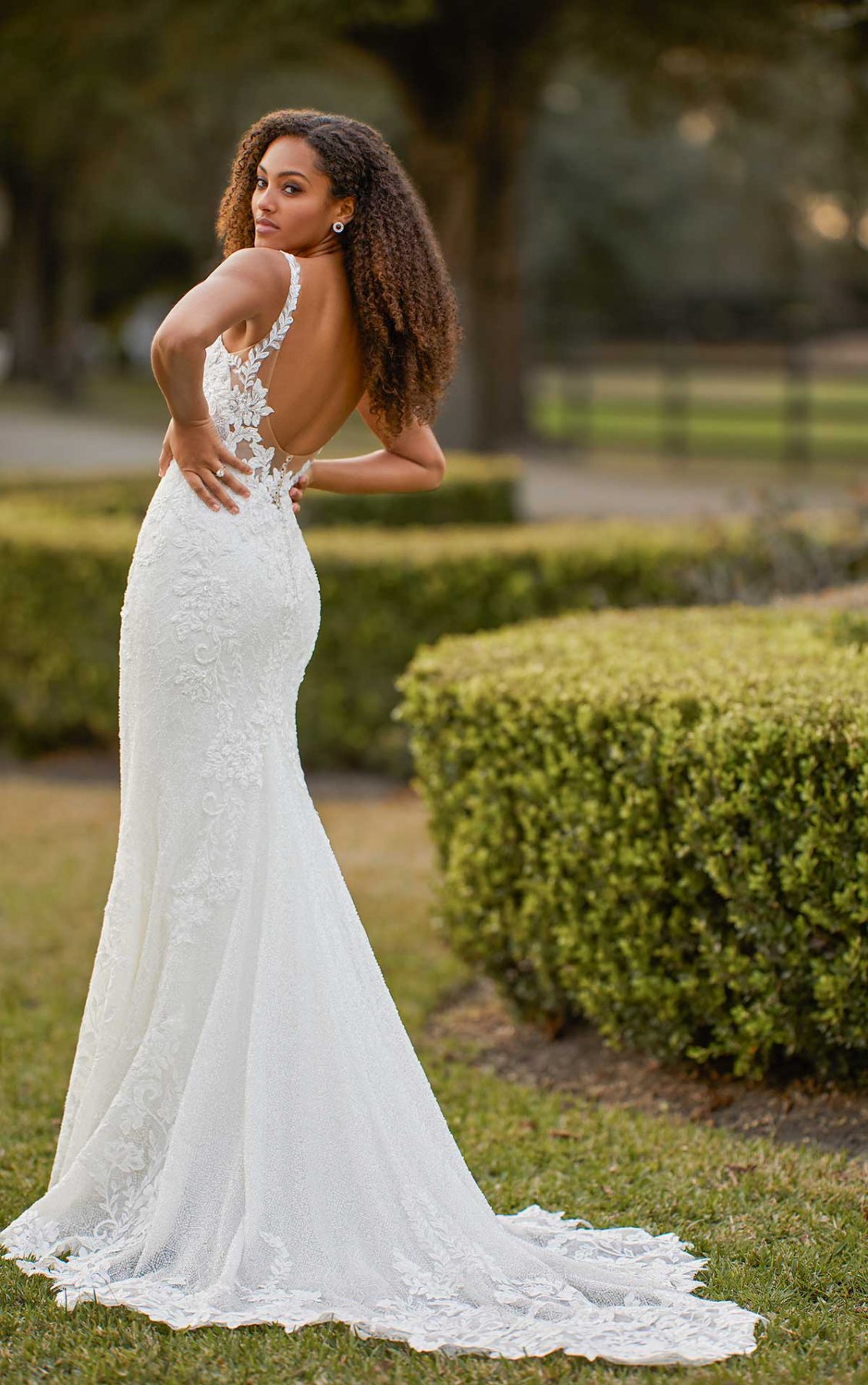 Sleeveless Scoop Neck Fit And Flare Beaded Lace Wedding Dress Kleinfeld Bridal 7079