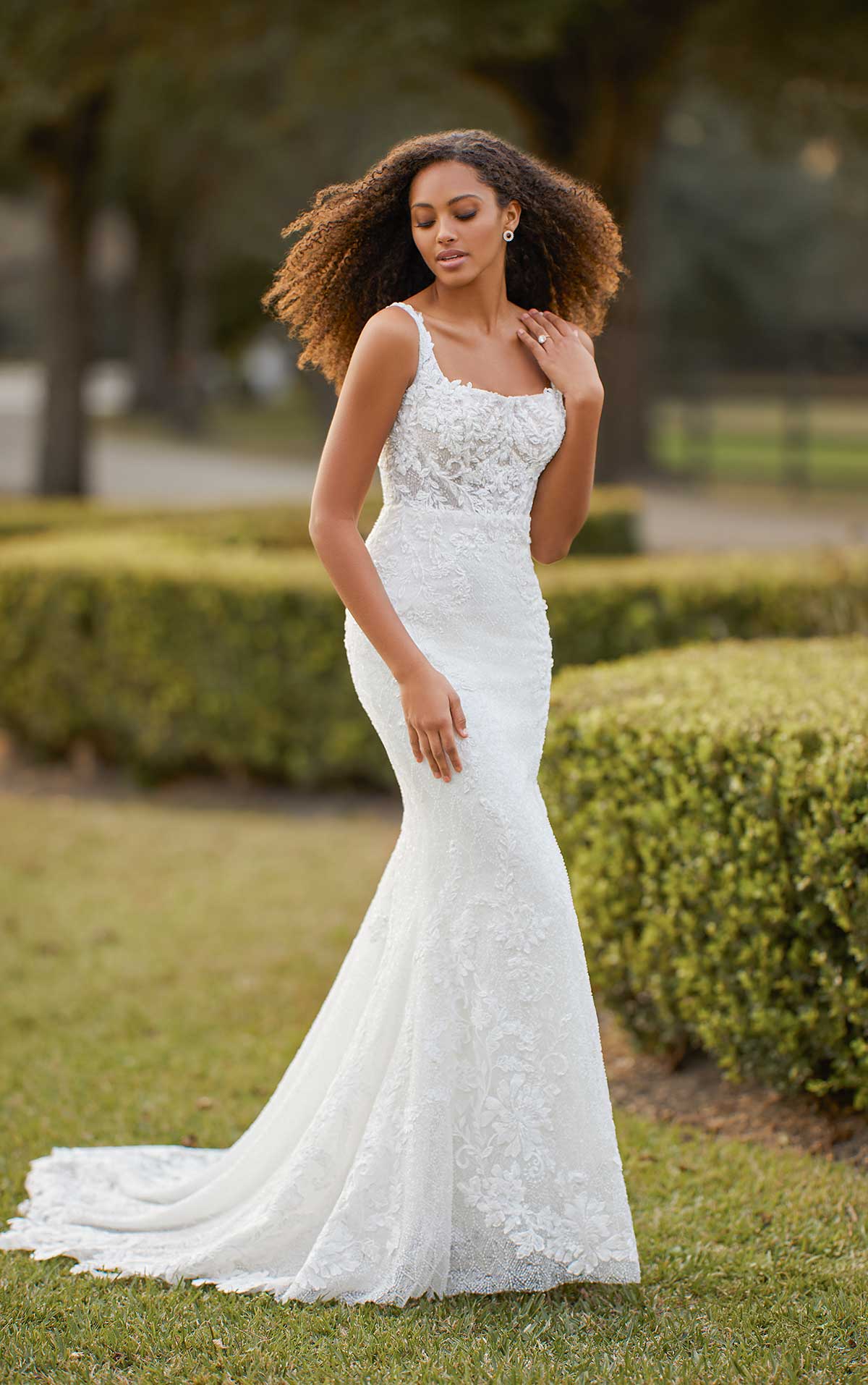 Sleeveless Scoop Neck Fit And Flare Beaded Lace Wedding Dress | Kleinfeld  Bridal