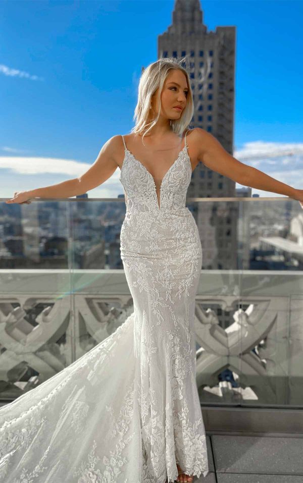 Sexy 3D Lace Wedding Dress With V-Neck And Beading