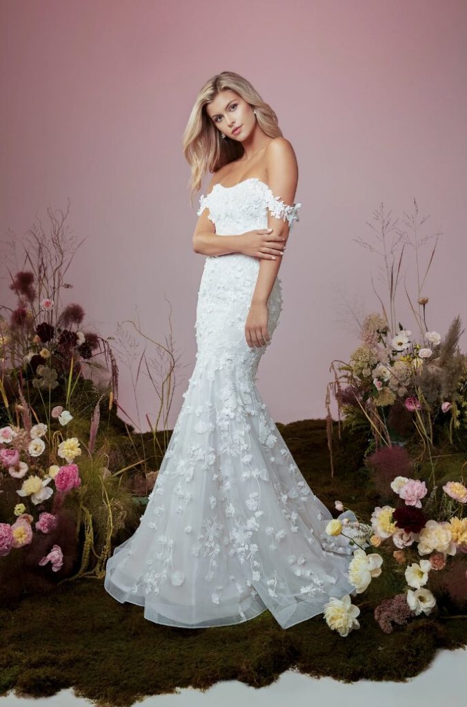 Strapless Sweetheart Neckline Mermaid Wedding Dress With Embroidered Lace And Detachable Sleeves 6708
