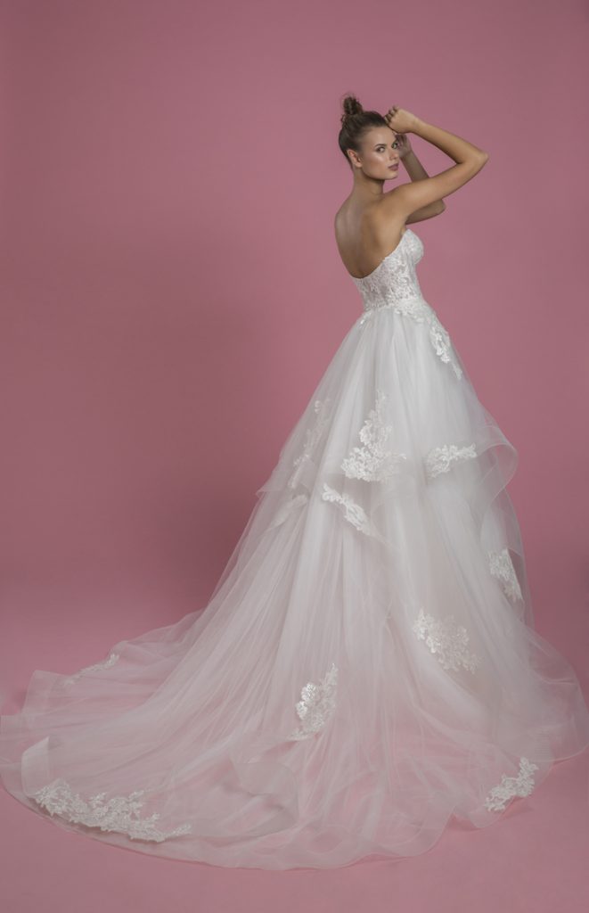 Strapless Sweetheart Neckline Ball Gown Layered Tulle Skirt Wedding 