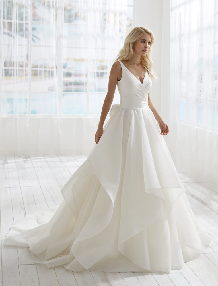 Sleeveless V Neckline A Line Wedding Dress With Bow Detailing 2583