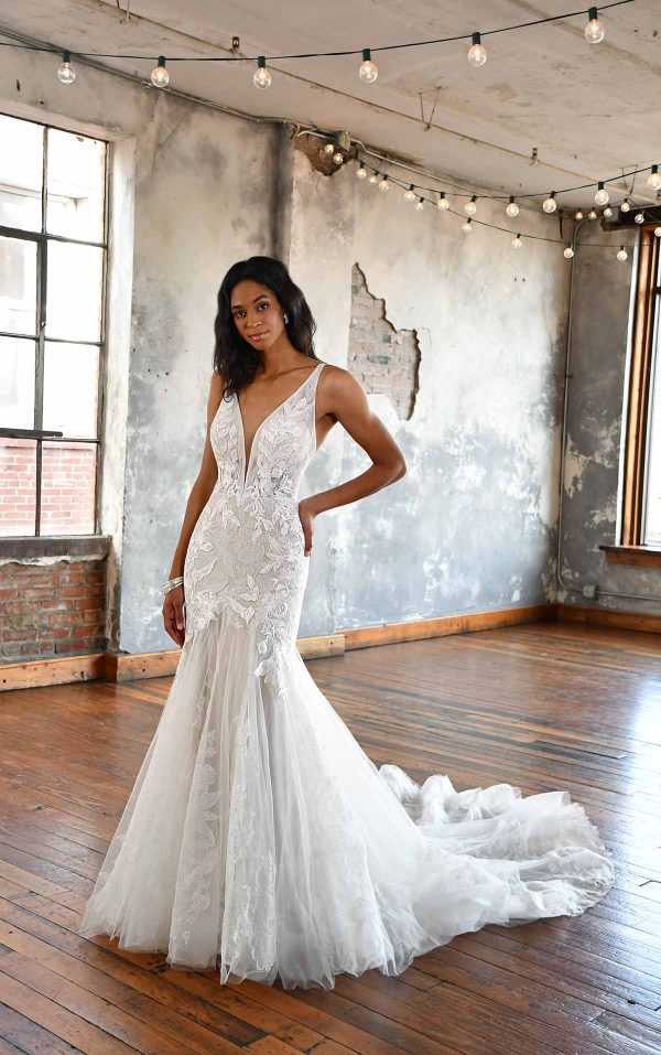 Martina Liana - SEXY FIT-AND-FLARE WEDDING DRESS WITH ORNATE LACE  EMBELLISHMENTS