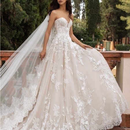 Strapless Sweetheart Neckline Princess Tulle Wedding Dress | Kleinfeld ...