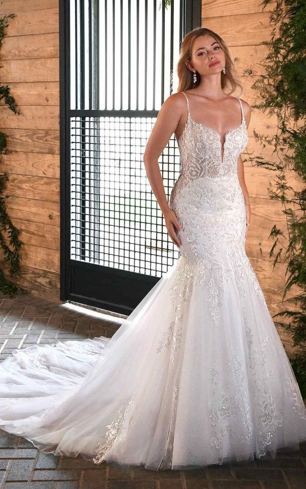 SPARKLING FLORAL LACE WEDDING DRESS WITH PLUNGING NECKLINE AND