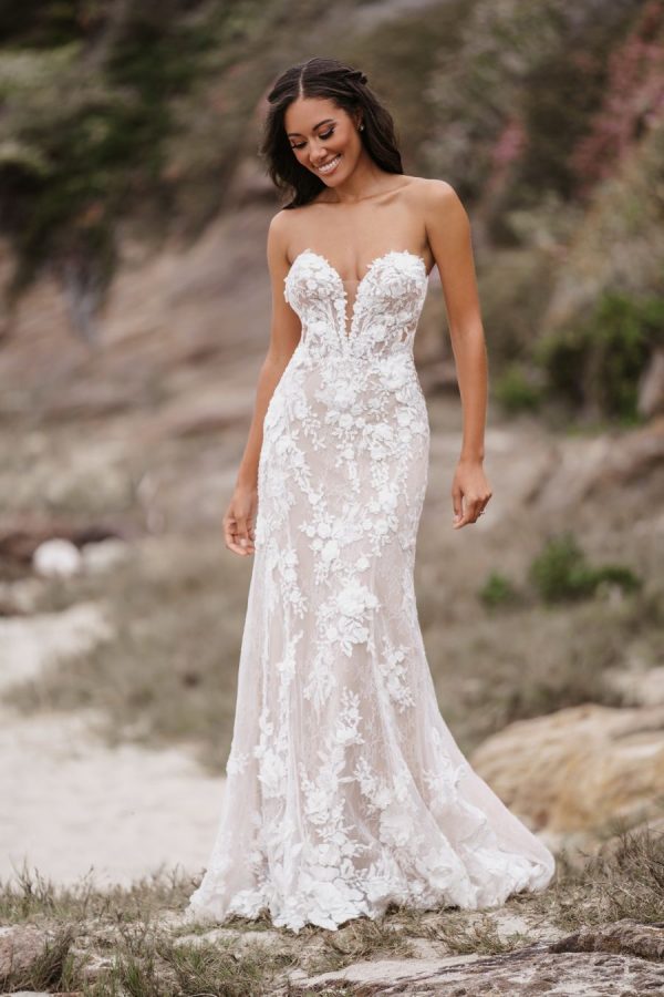 Sheath Wedding Dress With V-neckline And Lace Appliqué | Kleinfeld Bridal