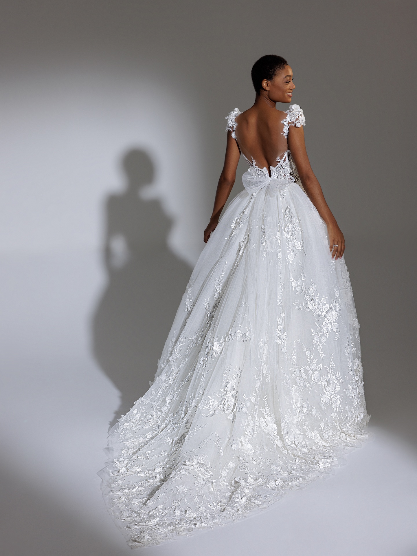 Corset Bodice Floral Lace Cap Sleeve Ball Gown Wedding Dress Kleinfeld Bridal 1127