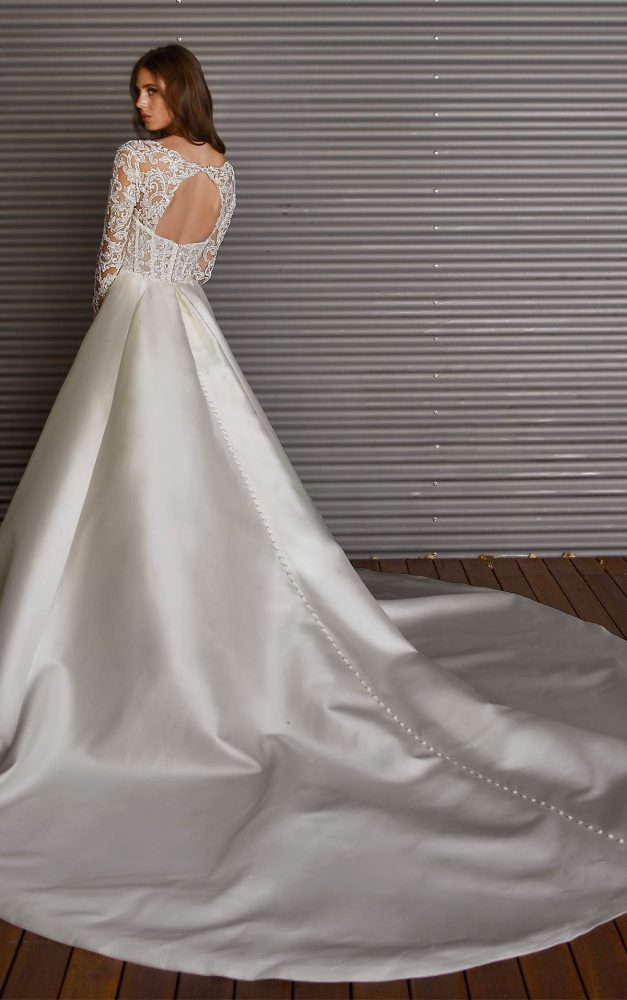 Classic Ball Gown Wedding Dress With Sweetheart Neckline And Detachable ...