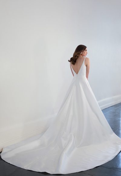 Sleeveless A-line Wedding Dress With V-neckline by Martina Liana - Image 2