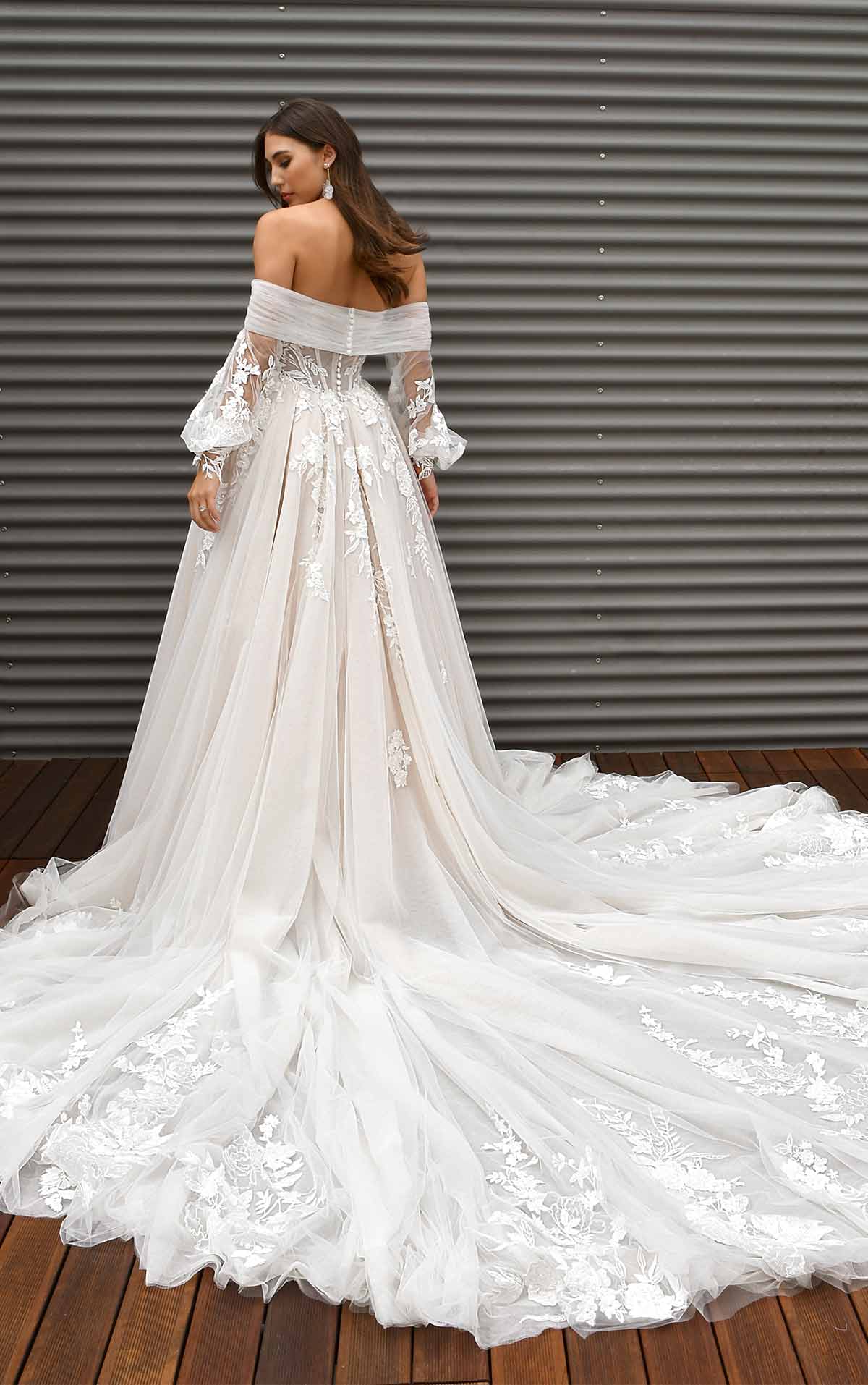 Lace Sweetheart Neckline Ballgown Wedding Dress | Kleinfeld Bridal